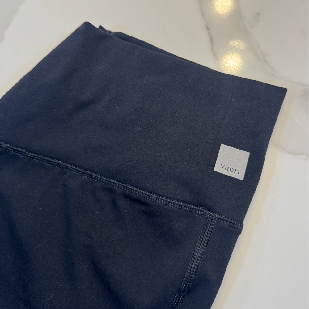 Vuori Black & Grey Leggings - Picture 2 of 6